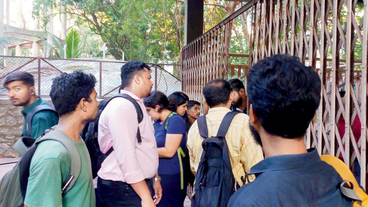 The Metro gates closed at Ghatkopar