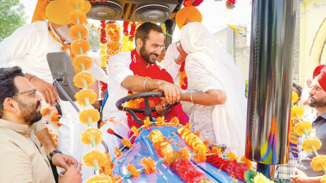 AAP candidate Gurmeet Singh Meet Hayer drove a tractor to villages