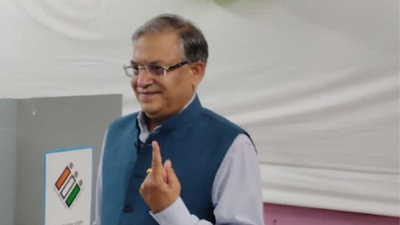 India General Elections 2024: Election Commissioners Sukhbir Singh Sandhu, Gyanesh Kumar cast their vote