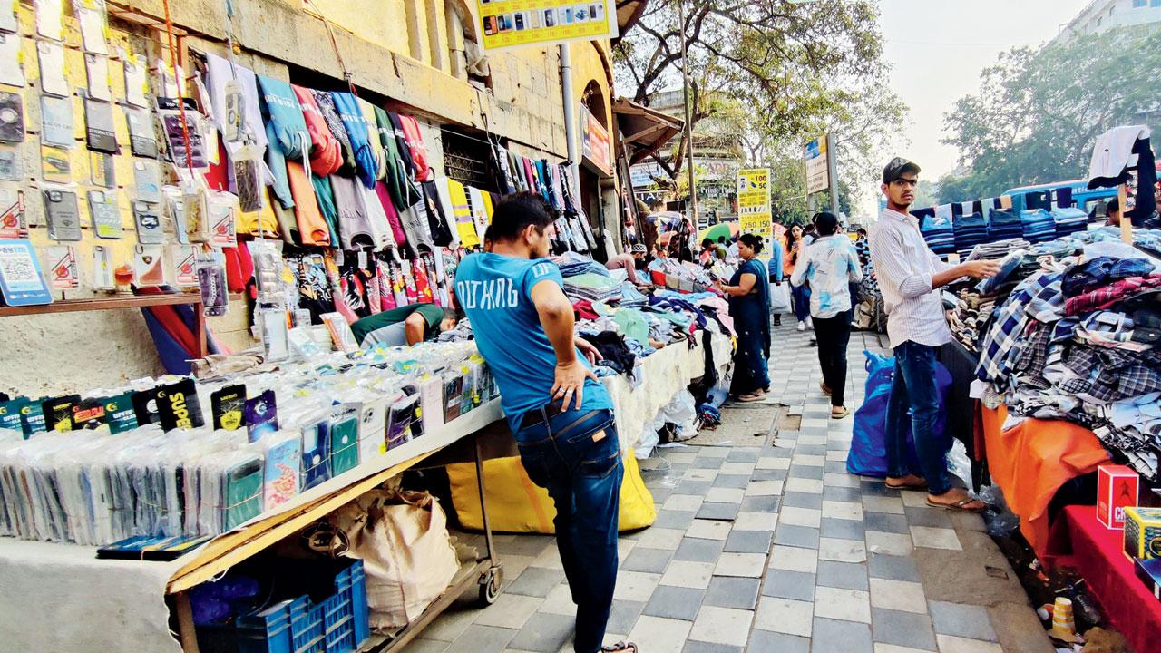 Hawkers occupying a footpath near the station in Andheri West. Pic/Nimesh Dave