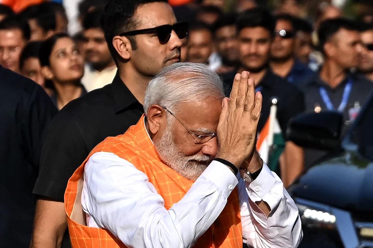 After coming out of the polling booth, PM Modi waved to the crowd and showed his inked finger