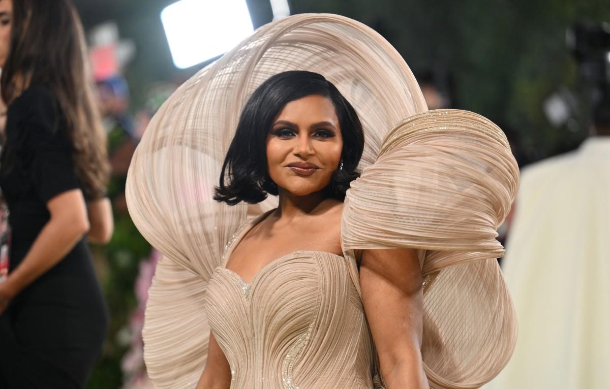 Mindy Kaling stunned on the MET Gala red carpet in a standout design by Gaurav Gupta, prompting netizens to draw comparisons to Aishwarya Rai's iconic Cannes looks.