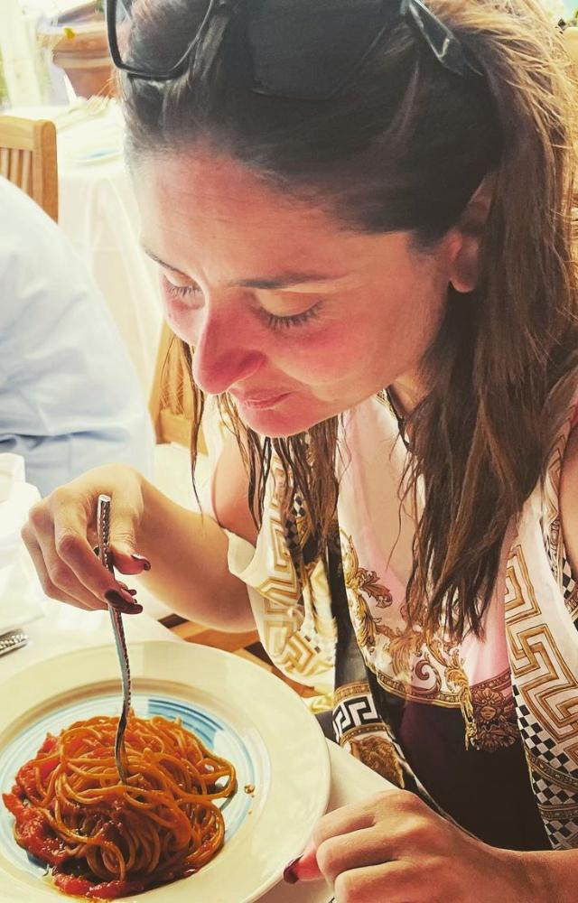 In this picture, Kareena relishes some tasty spaghetti, which is making us drool