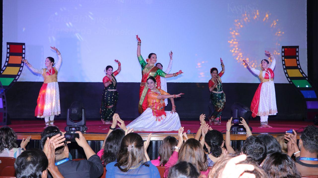 The evening was lined up with announcements for special awards, some spectacular performances by standup comedian & filmmaker Varun Grover, and a Lavni & Kathak jugalbandi by Aditi Bhargav and Harshada Jambekar. 