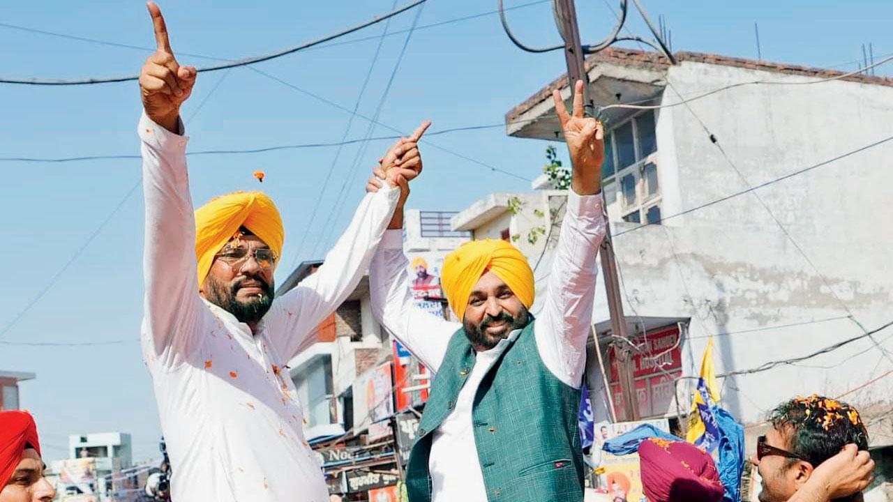 Kuldeep Singh Dhaliwal and Punjab CM Bhagwant Mann during a rally