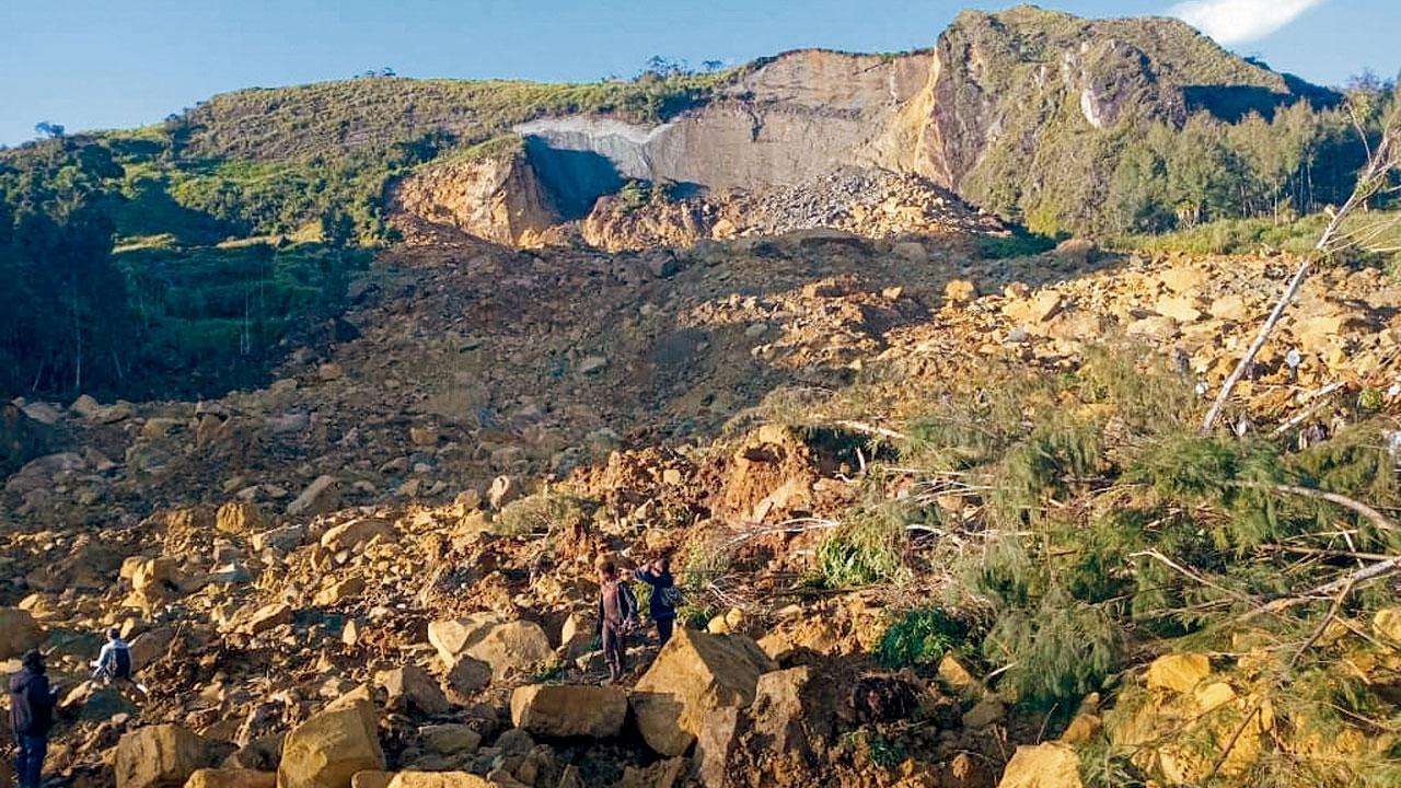 100 buried after a landslide in New Guinea
