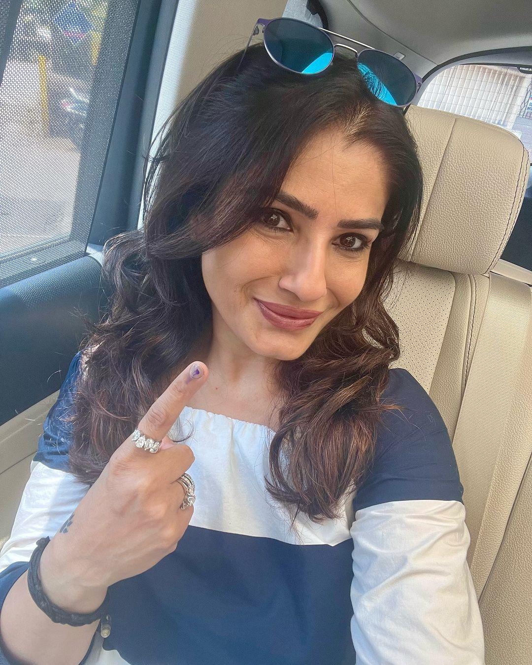 Raveena Tandon also understood the importance of voting and exercised her voting right