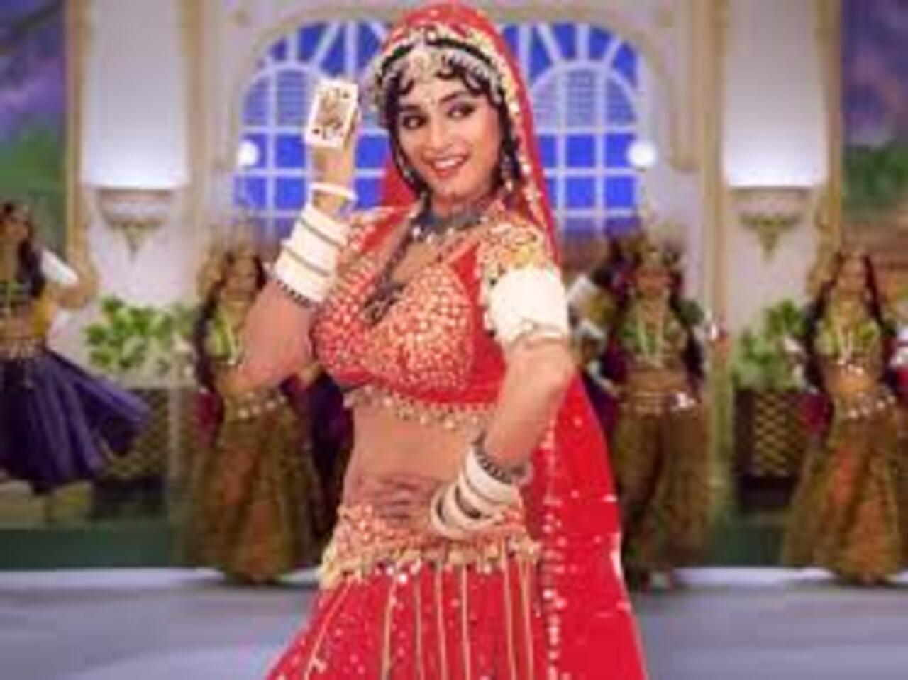 Choli Ke Peeche - Khal Nayak
Madhuri Dixit left everyone speechless in this iconic song that proved her mettle as a dancer and an actress.
