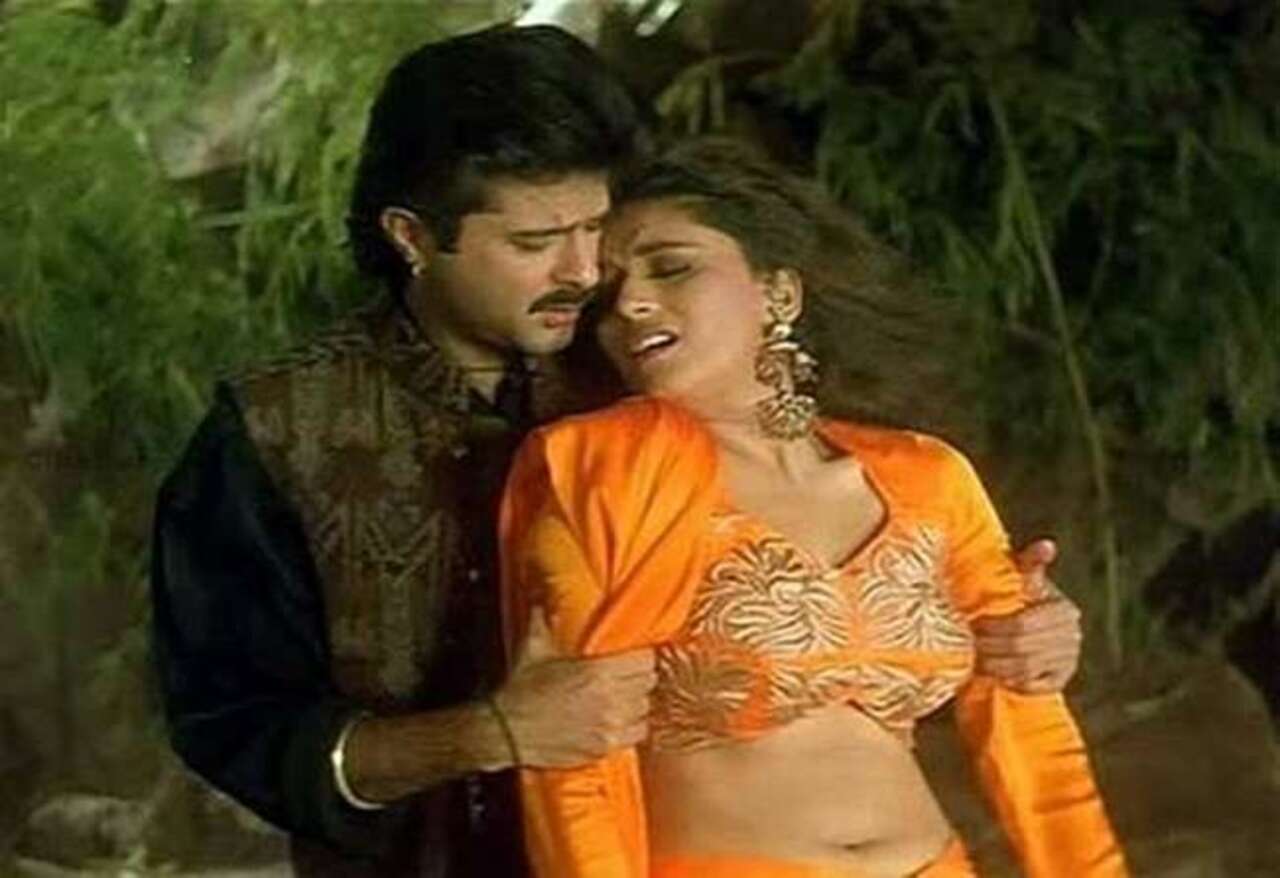 Dhak Dhak Karne Laga - Beta
This song from the film 'Beta' was another collaboration between the late choreographer Saroj Khan and the actor. The song gained such popularity that she came to be called Bollywood's Dhak Dhak Girl. Even today, this sensuous dance performance makes the country's heart beat a little faster