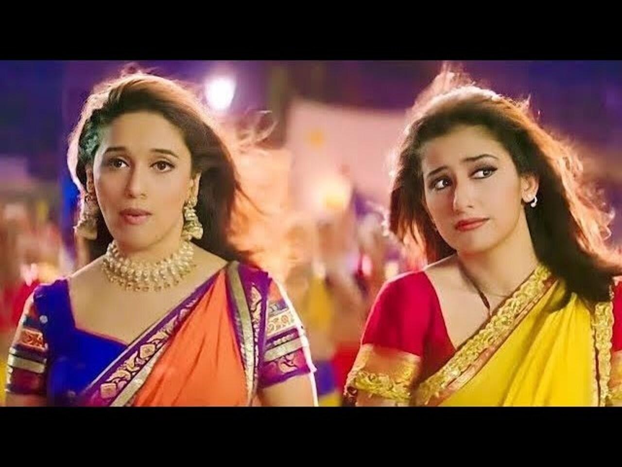 Badi Mushkil Baba Badi Mushkil - Lajja
Madhuri Dixit has gifted us several evergreen dance numbers over the years. And ‘Badi Mushkil Baba Badi Mushkil’ is definitely one of them. Dancing in a saree to this upbeat song is the stuff of cinematic dreams for all dance lovers