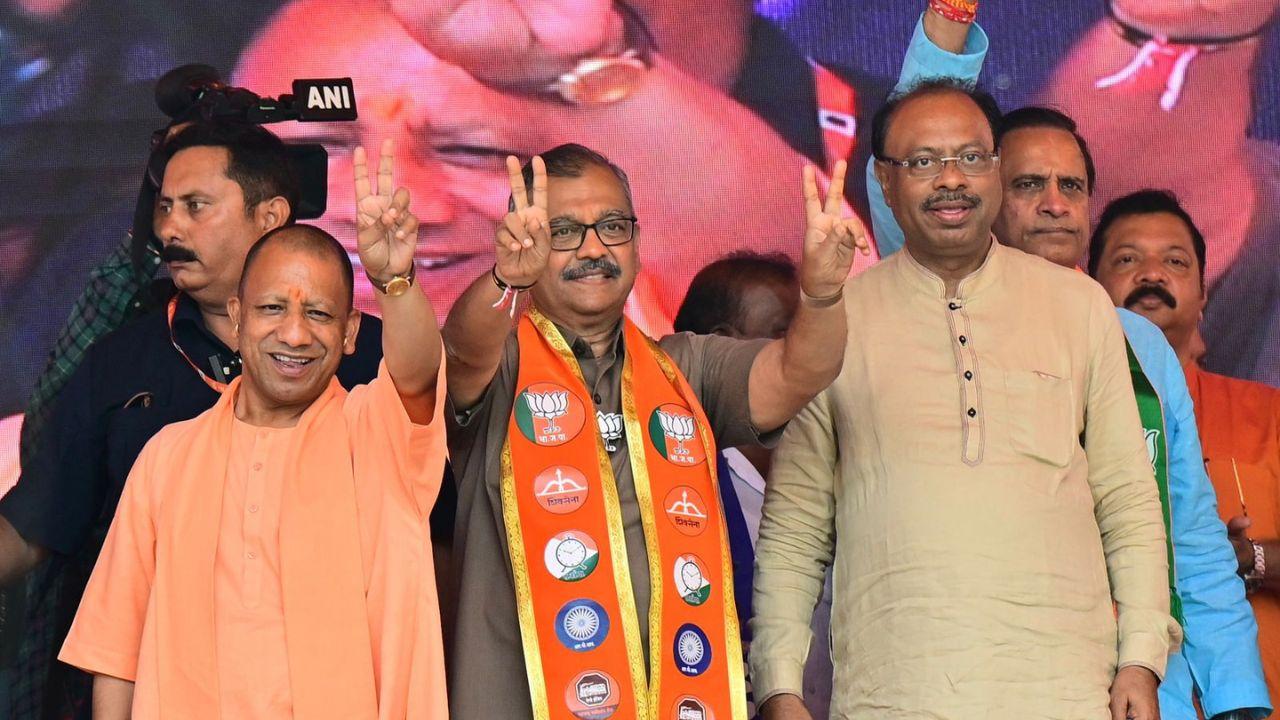 Yogi Adityanath emphasised that people support those who facilitated the construction of the Ram temple. He mentioned that the BJP’s confidence in securing over 400 seats causes anxiety among opposition parties.