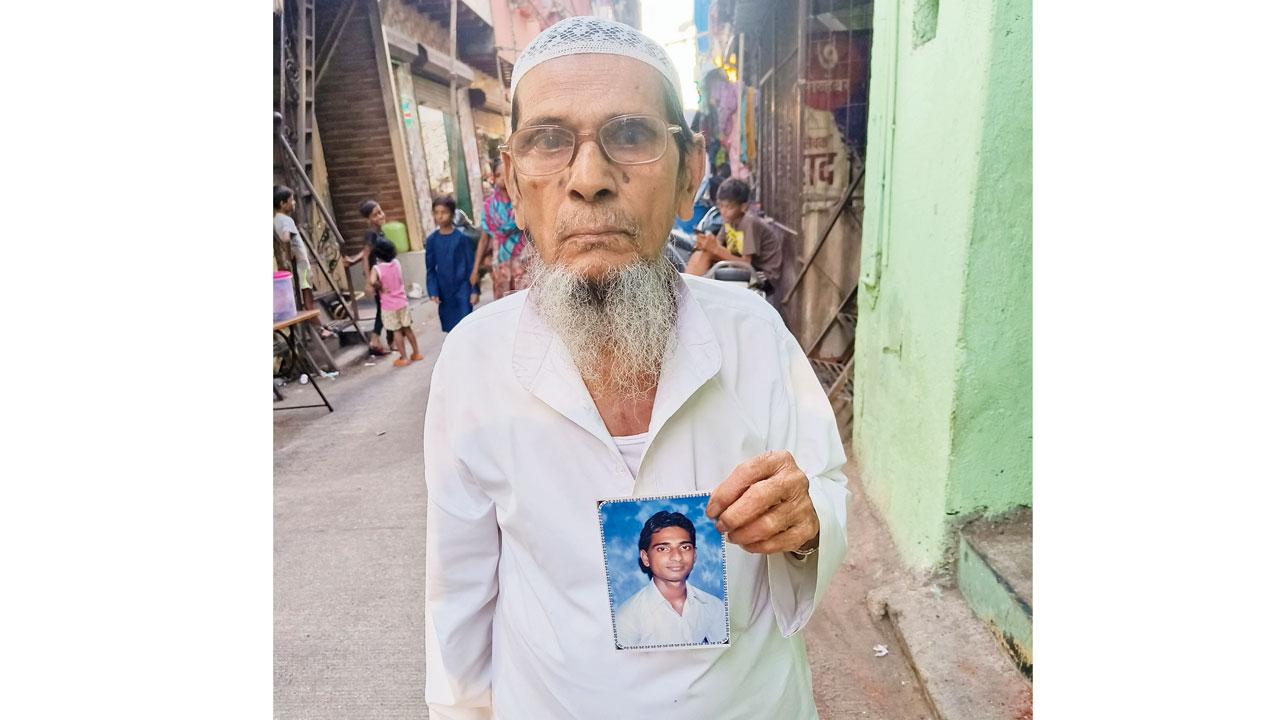 Mushtaq, Azizur Rahman’s father