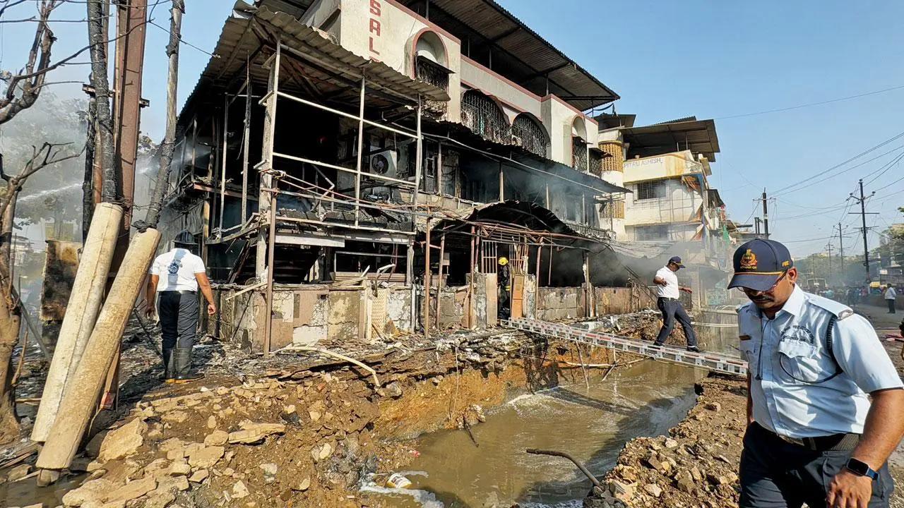 Mumbai: Hotel reduced to ashes in massive fire; four hospitalised
A massive fire broke out at a hotel in Nalasopara after a hydraulic machine operated by civic officials accidentally uprooted a gas pipeline while widening a drain on. The gas leakage engulfed the Dwarka Hotel on Achole Road, injuring four people. The hotel building was turned into ashes as the fire engulfed the structure in no time. Read more.