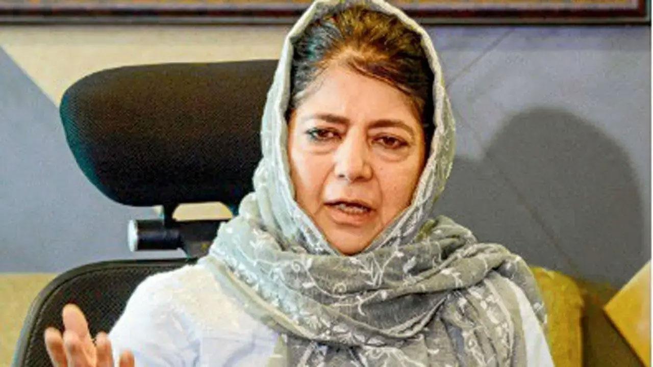 Mehbooba Mufti: PDP workers, polling agents being asked to report to police stations ahead of voting