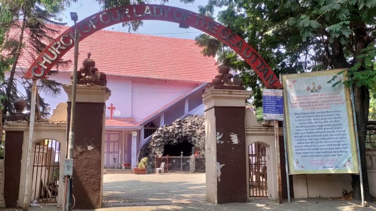 Visit Our Lady of the Sea Church Apart from Velankanni Church, Uttan also has one of its oldest churches, Our Lady of the Sea Church, that is situated in the village and open to people of all faith to pray.