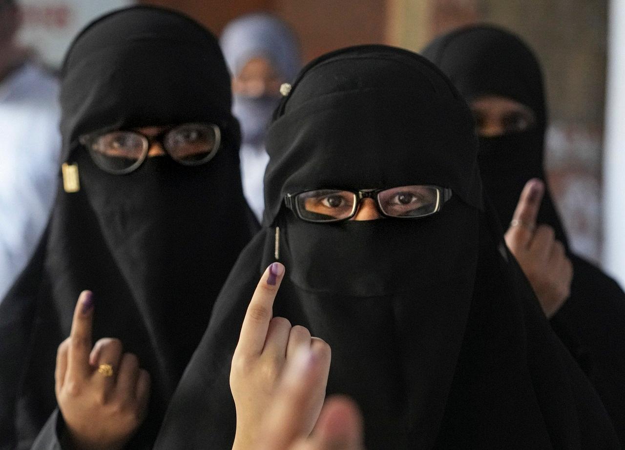 The fourth phase is witnessing key contests in various constituencies. Leaders such as AIMIM chief Asaduddin Owaisi, Samajwadi Party chief Akhilesh Yadav, West Bengal Congress chief Adhir Ranjan Chowdhury, TMC leader Mahua Moitra, BJP leader Giriraj Singh, JDU's Rajiv Ranjan Singh (Lalan Singh), TMC leaders Shatrughan Sinha and Yusuf Pathan