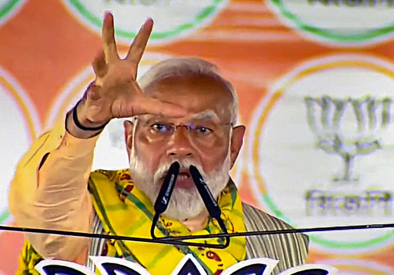 PM Modi also accused the Congress of denying basic amenities to people, and alleged that the condition of 18,000 villages was similar to that of the 18th century during the party's previous regimes