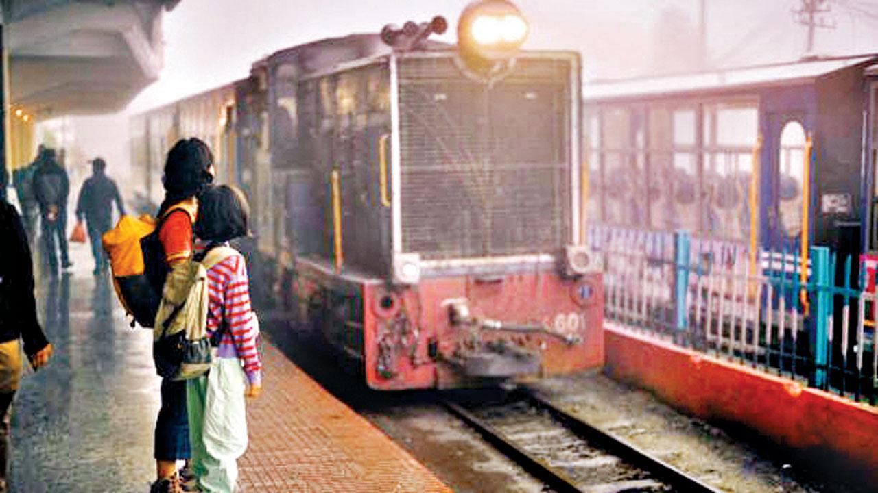 Station master dozes off, forgets to give Patna-Kota Express the green signal