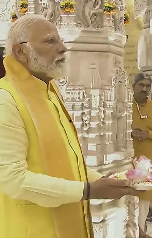 PM Modi offers prayers at Ram temple
