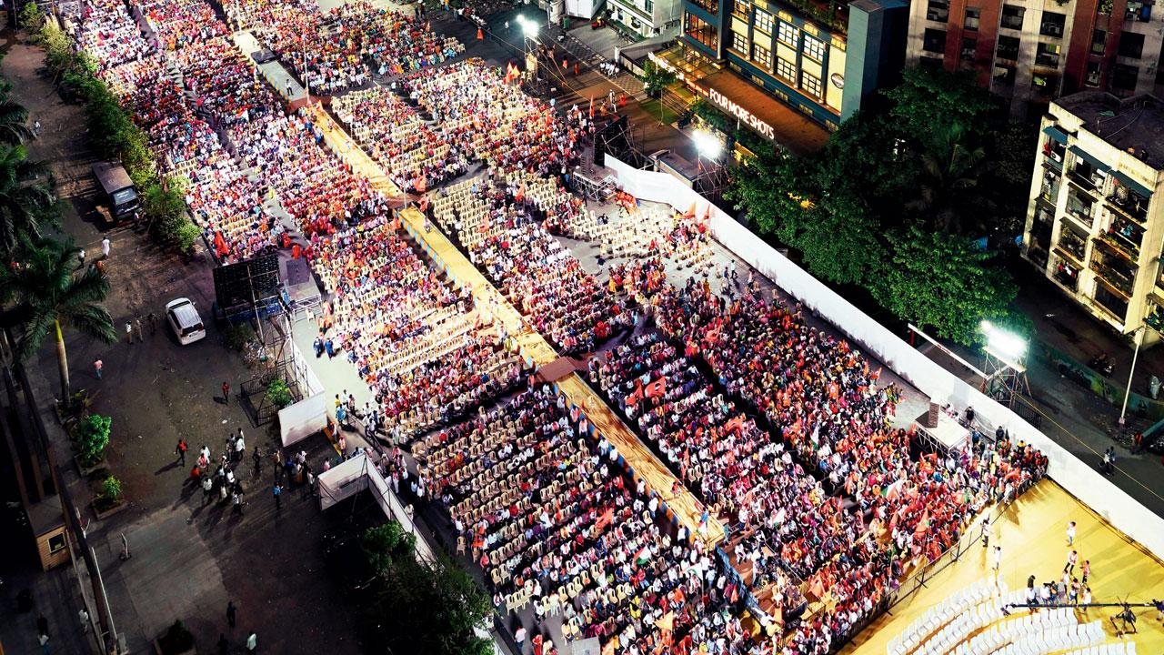 Raj Thackeray addressing the people. Pics/Sameer Markande
