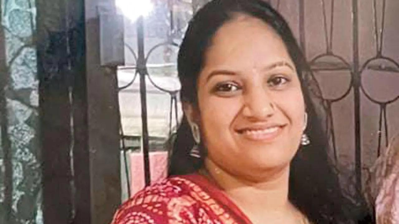 Mumbai: Woman falls to death from overcrowded train
A 26-year-old officegoer from Dombivli died after she slipped from the footboard of an overcrowded suburban train between Kopar and Diva station . The deceased has been identified as Riya Shyamji Rajgor, who stayed with her parents and brother at Shri Sanket Building in Dombivli East. Read more.