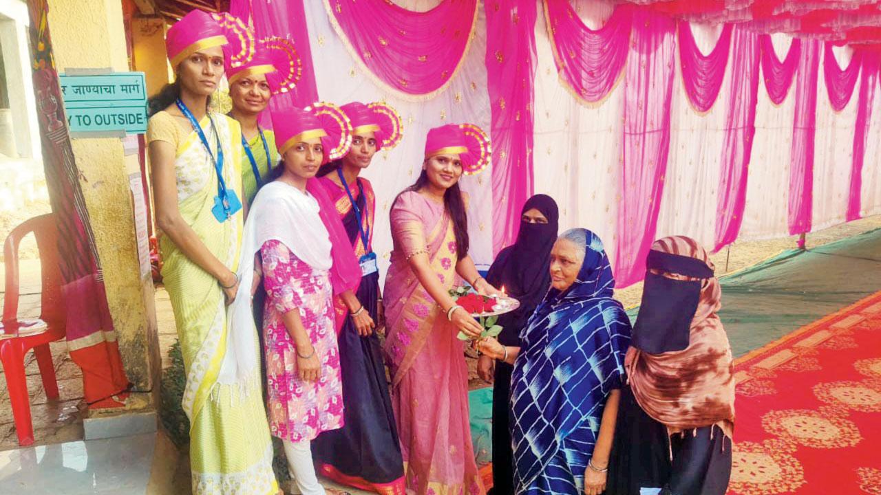 Sakhi—the all women polling booth at Kolhad Pen—welcomed women voters with roses. Pics Courtesy/District administrations of Raigad and Ratnagri-Sindhudrug