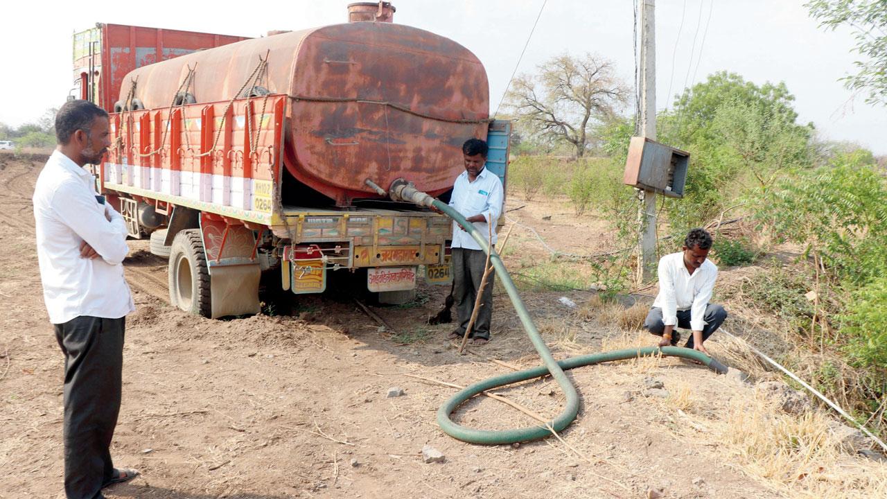 A tanker supplies water to Basavraj Jamgund’s farm. Pics/Anurag Ahire