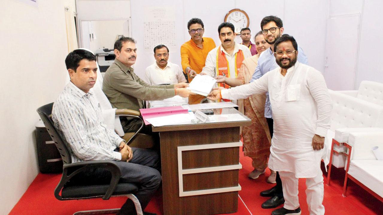 Sanjay Dina Patil files his nomination