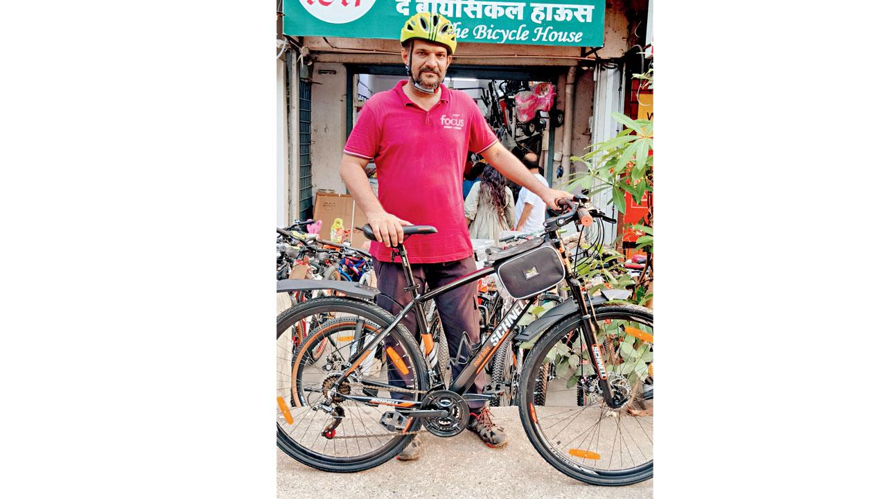 Satish Bharti with his bicycle in Thane