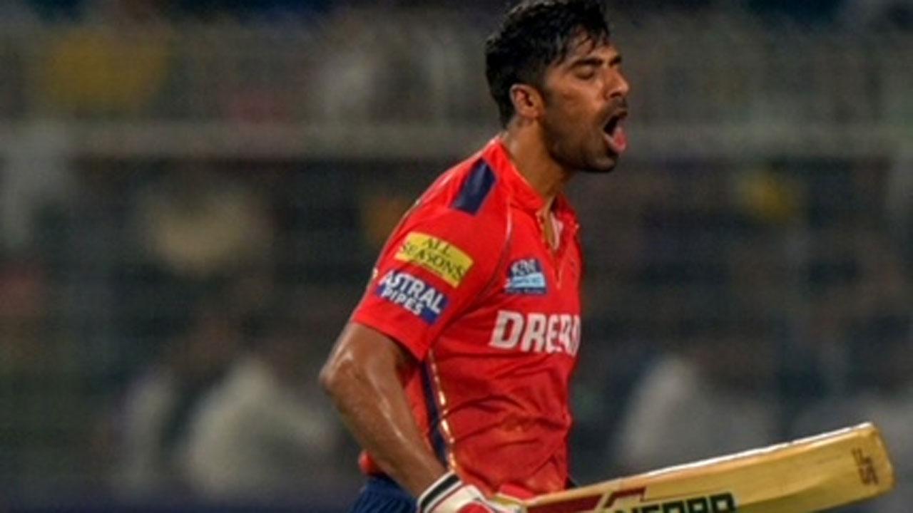 Shashank Singh celebrates Punjab Kings`s win over KKR at Eden Gardens, Kolkata. PIC/AFP