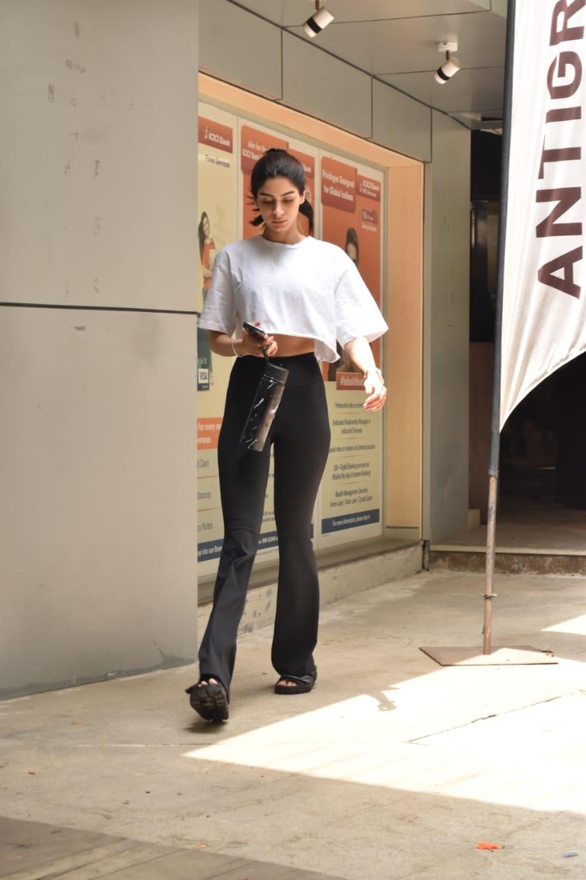 Khushi Kapoor was clicked in the city in a comfy outfit