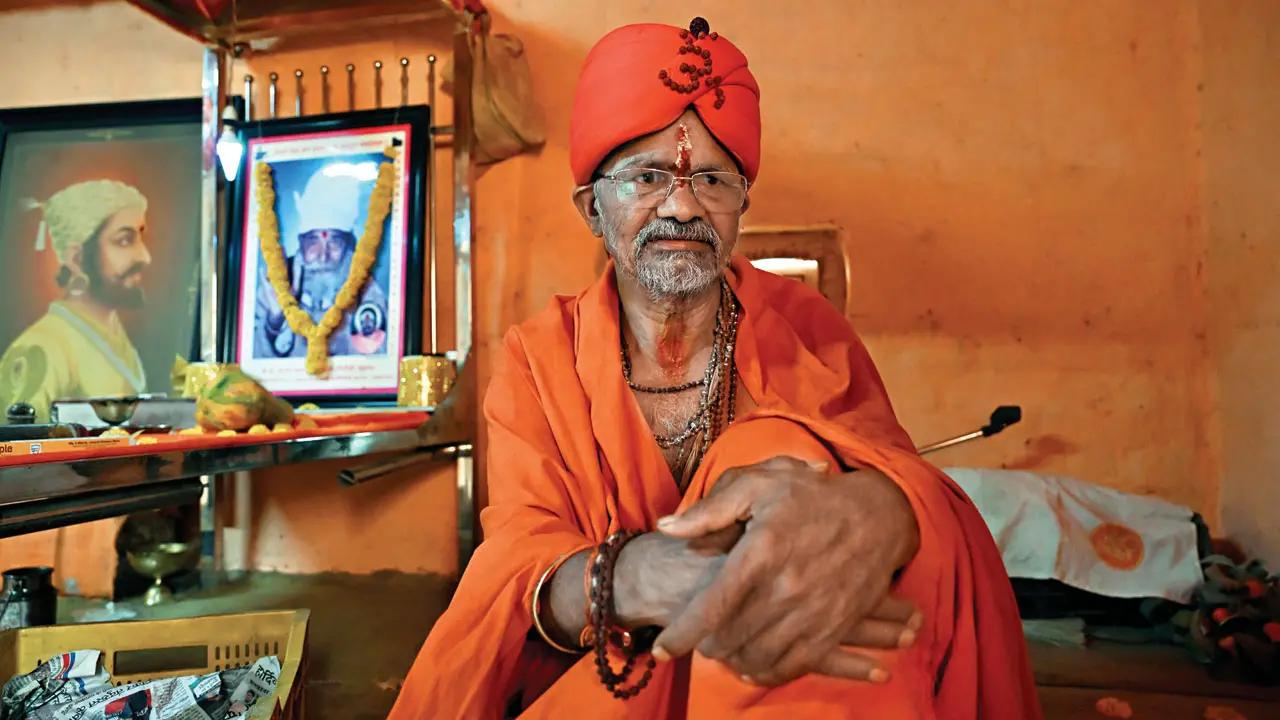 India General Elections 2024: Shantigiri Maharaj, independent candidate from Nashik, booked for garlanding EVM enclosure