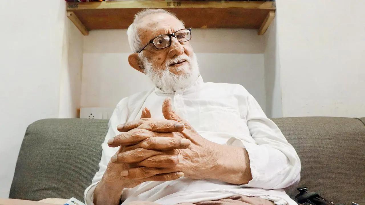 Centenarian freedom fighter GG Parikh votes in Mumbai