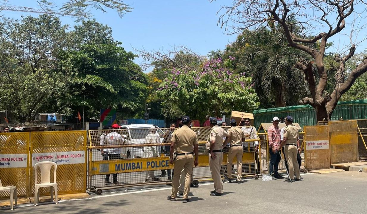 Mumbai LIVE: Traffic congestion at Kala Nagar Junction due to nomination filing