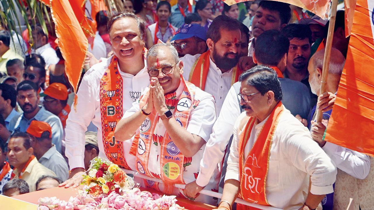 Shiv Sena’s Waikar and BJP’s Nikam make last-minute nominations