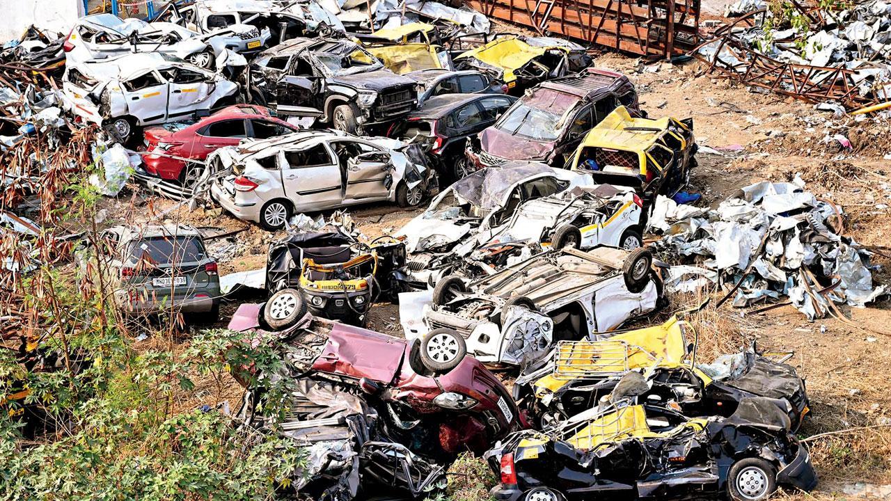 Exclusive | Ghatkopar hoarding collapse: Scavengers run riot at site