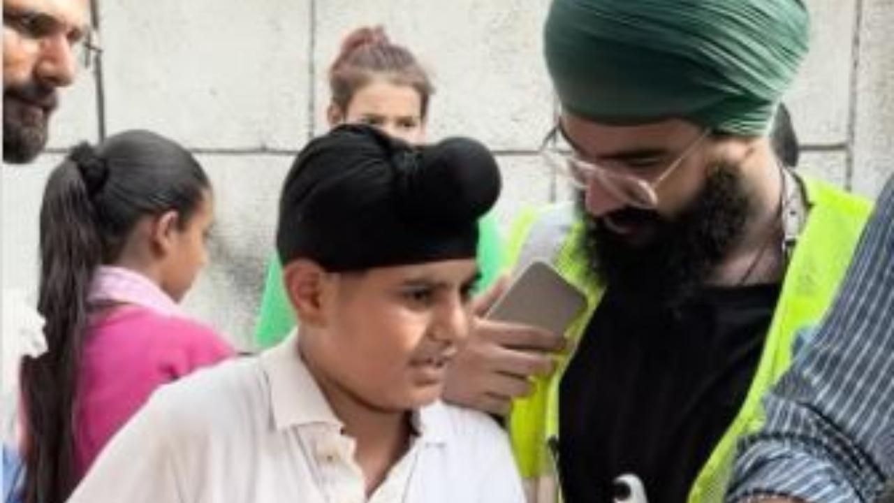 Help pours in for 10-year-old Delhi boy Jaspreet selling rolls on the street after his father’s demise