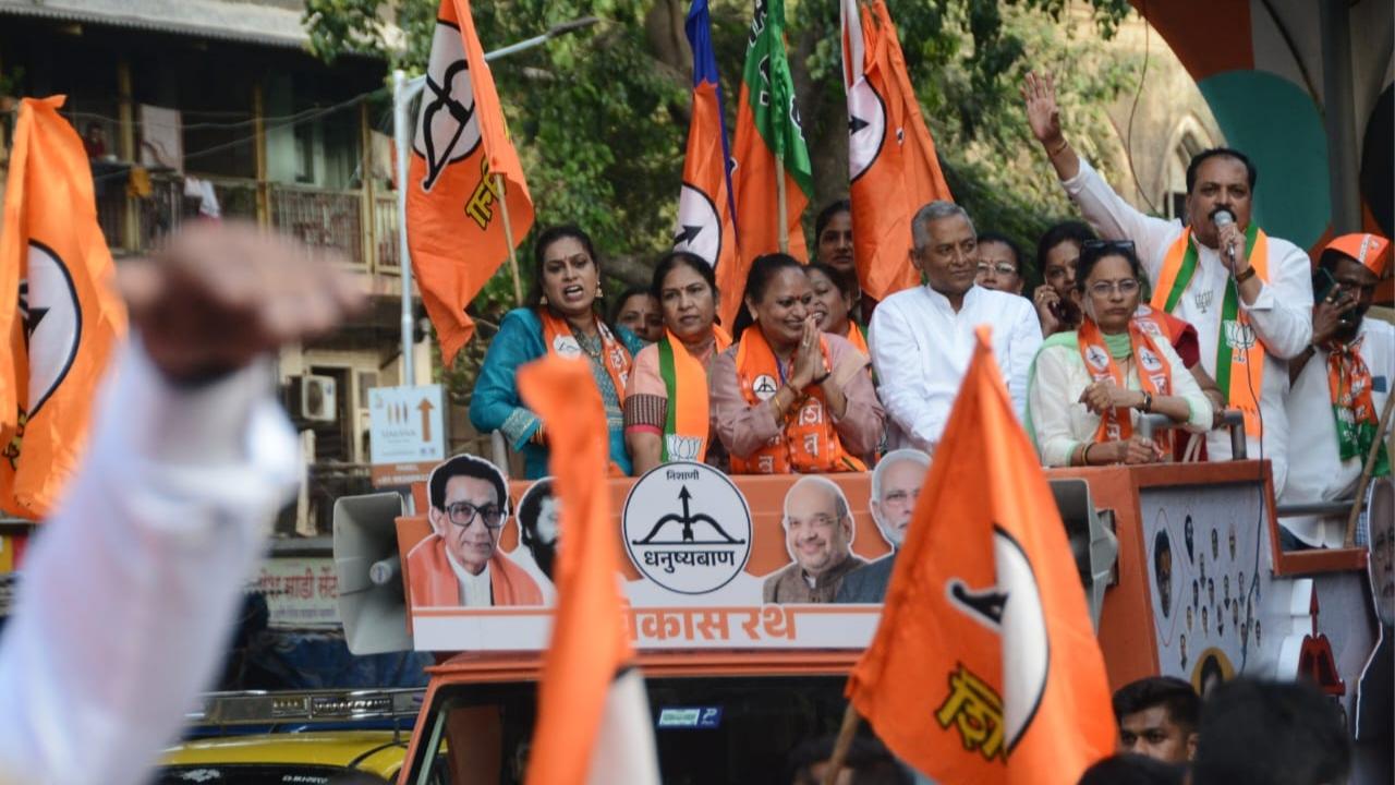 Earlier, after filing her nomination, Yamini Jadhav talked about solving the issues faced by the public. Speaking to reporters, she said, 