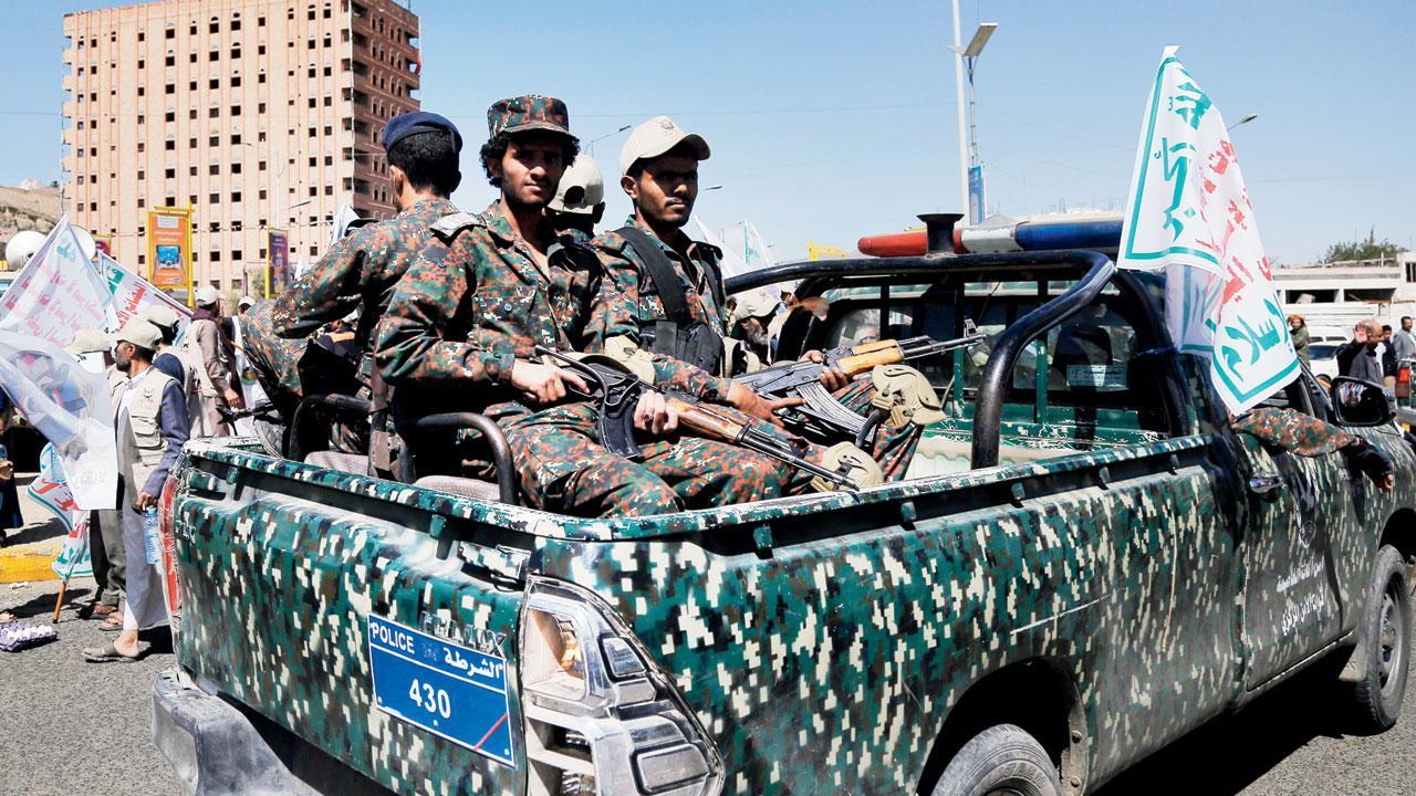 Yemen rebels strike again