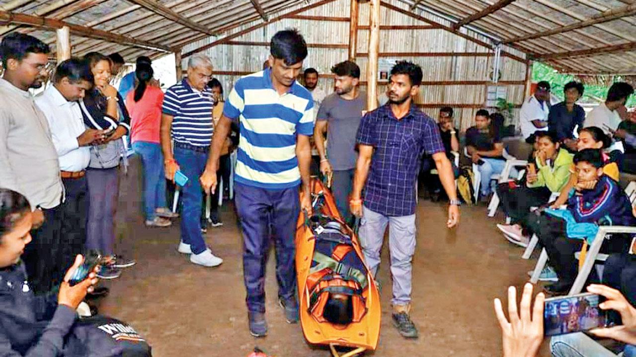 Members of the Shivdurga Mitra Lonavala participate in a rescue training session at Chhatrapati Sambhaji Nagar