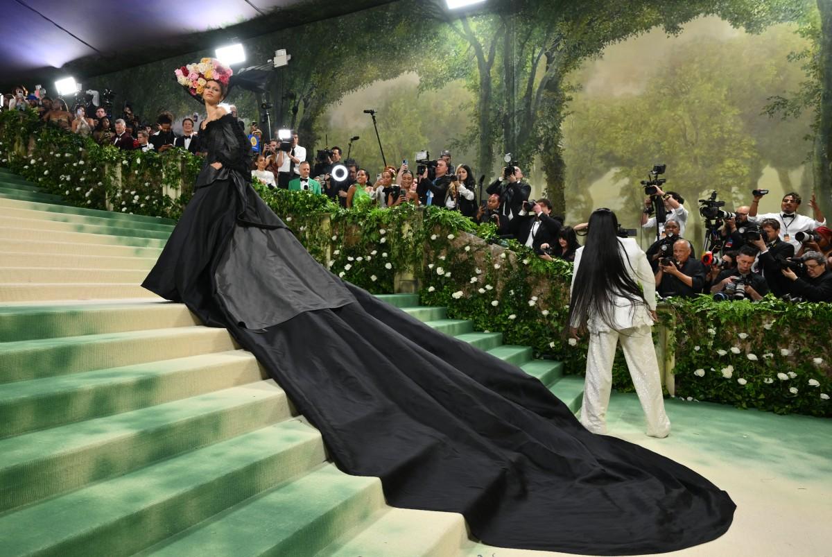 Zendaya showed up unexpectedly for a second time at the 2024 Met Gala. She ended the red carpet event by wearing a stunning off-the-shoulder gown and a headpiece made of flowers.