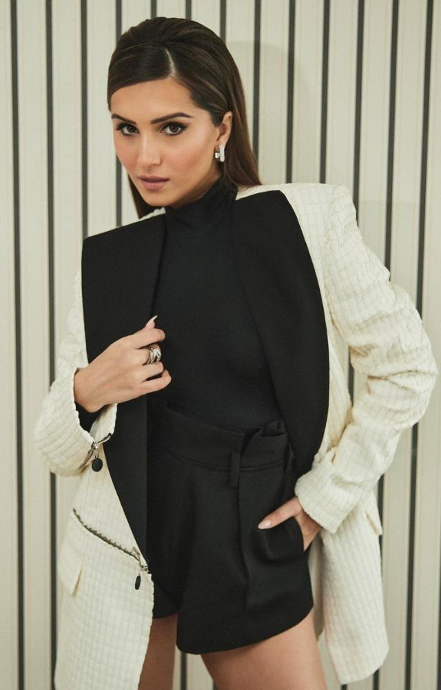 Apart from acting and singing, Tara Sutaria also has an interest in charcoal painting