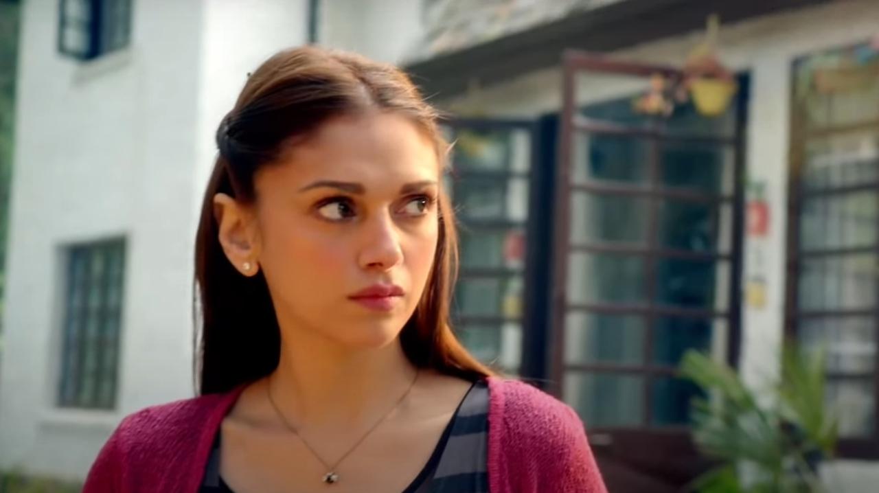 The same year, she played Baby in ‘Guddu Rangeela’ a small yet substantial role. 