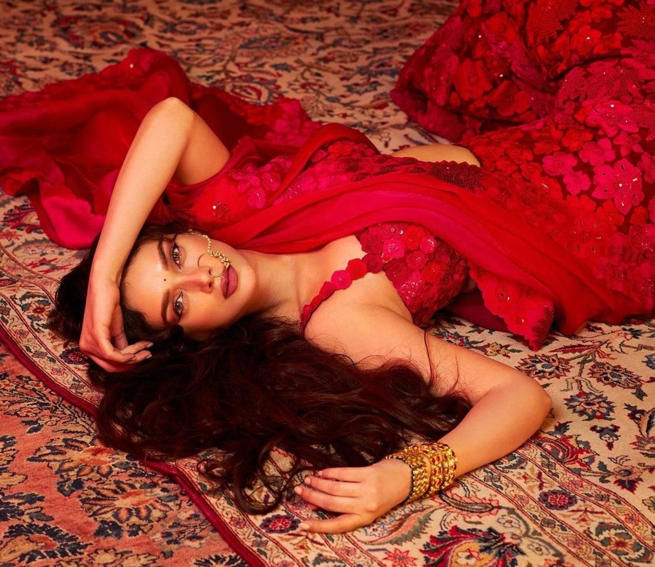 Aditi is being lauded as Bibbojaan in the web series ‘Heeramandi’. Fans are in awe of her beauty and grace on screen. 