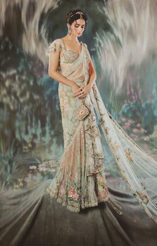 Dressed in a breathtaking saree designed by the maestro, Sabyasachi Mukherjee, Alia turned heads and garnered widespread admiration.
