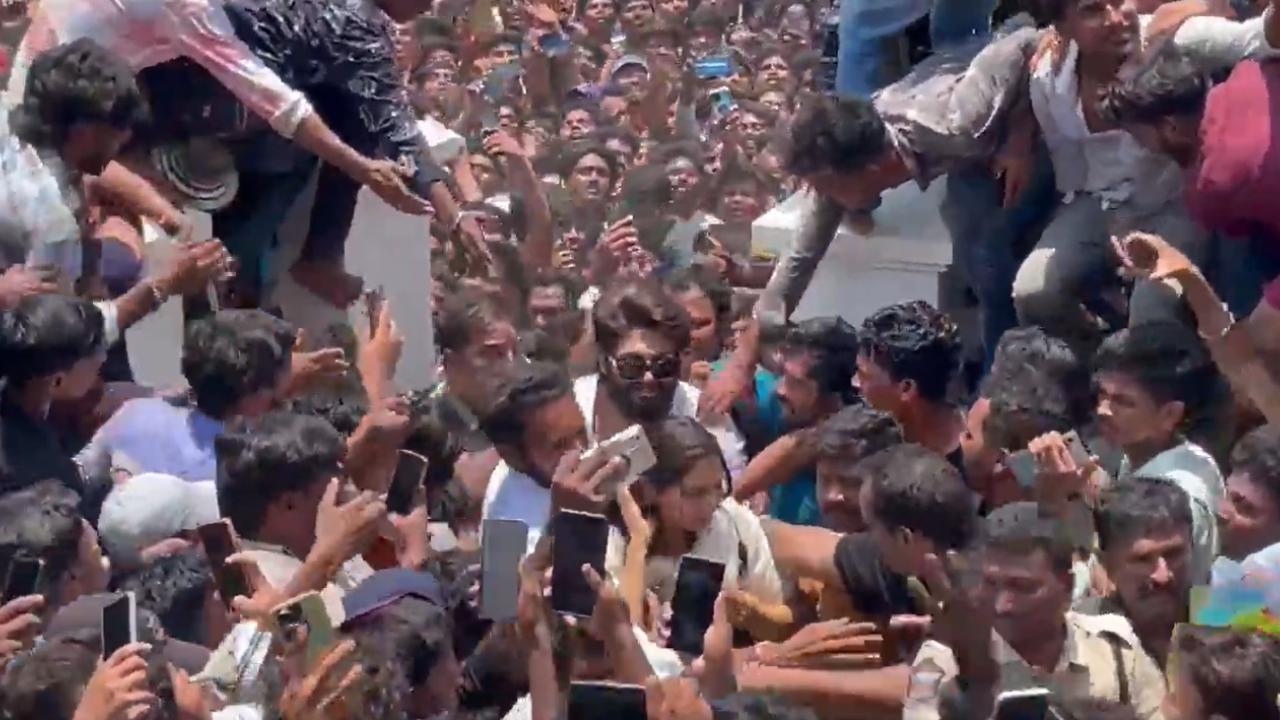 Allu Arjun mobbed by a sea of fans as he arrives in Nandyal - watch video
