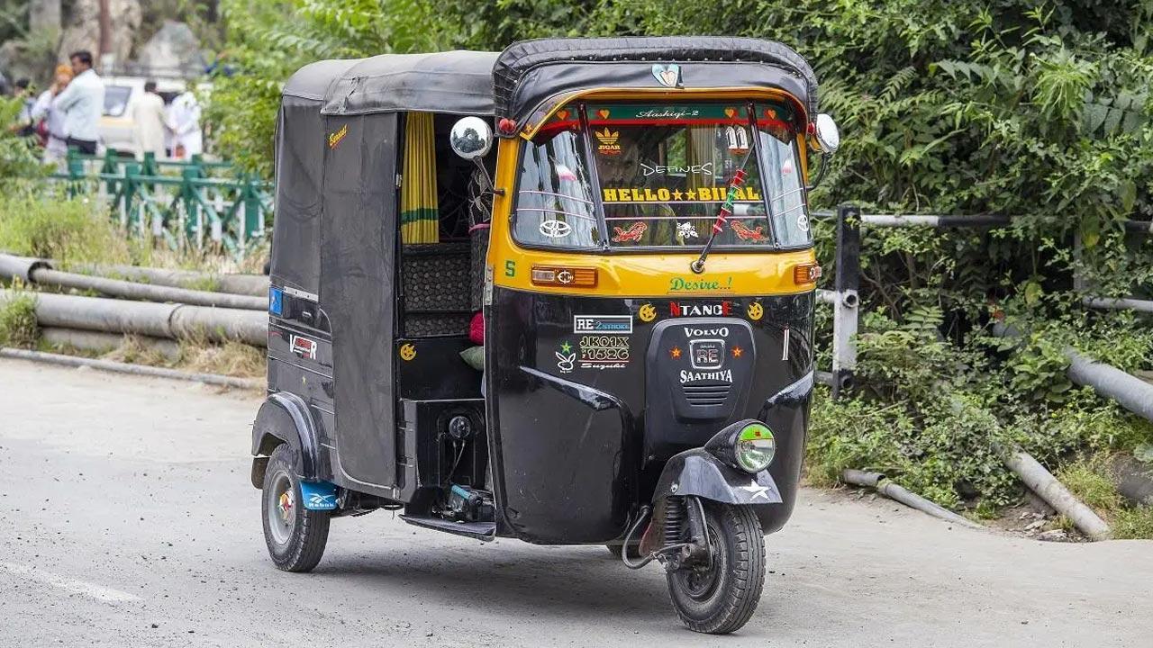 MP: Woman gives birth in rickshaw after being denied admission at district hospital