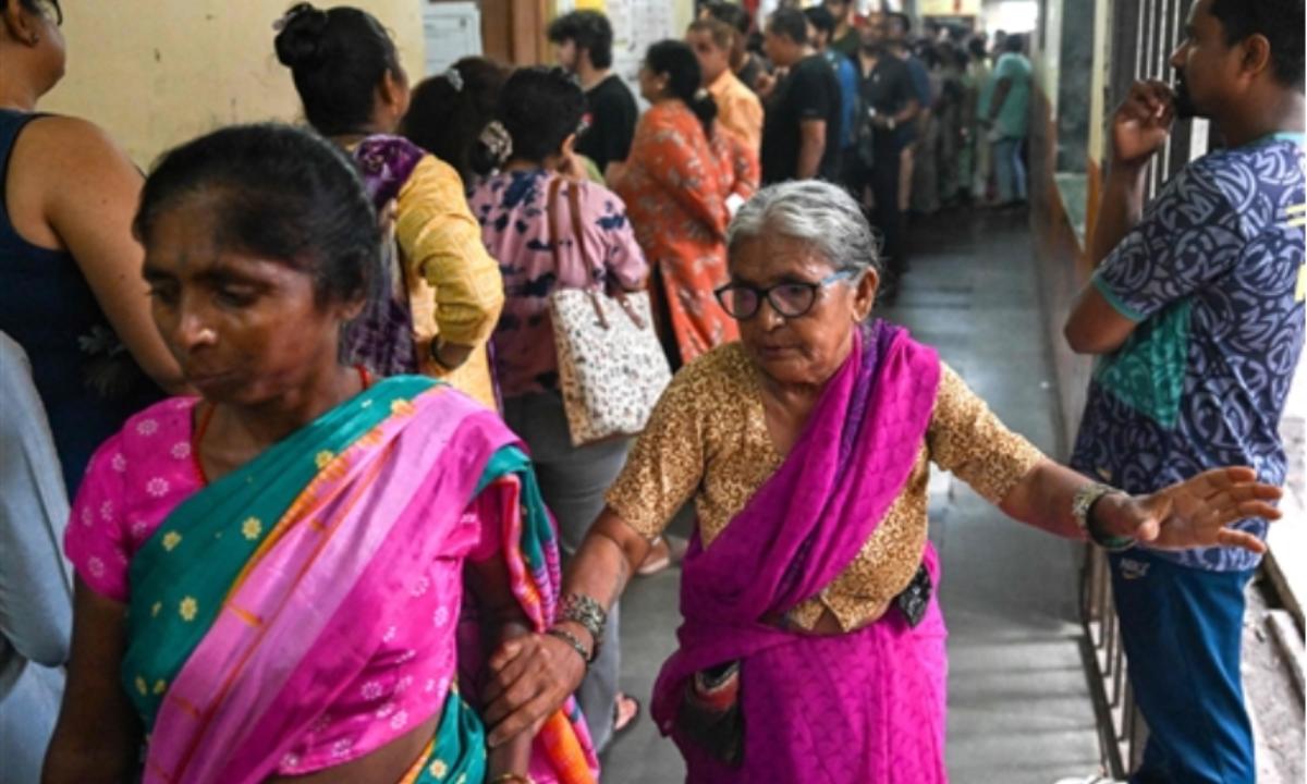 Older women wait in line to cast their vote in Mumbai in the fifth phase of voting. 13 constituencies go to ballot from Maharashtra. 