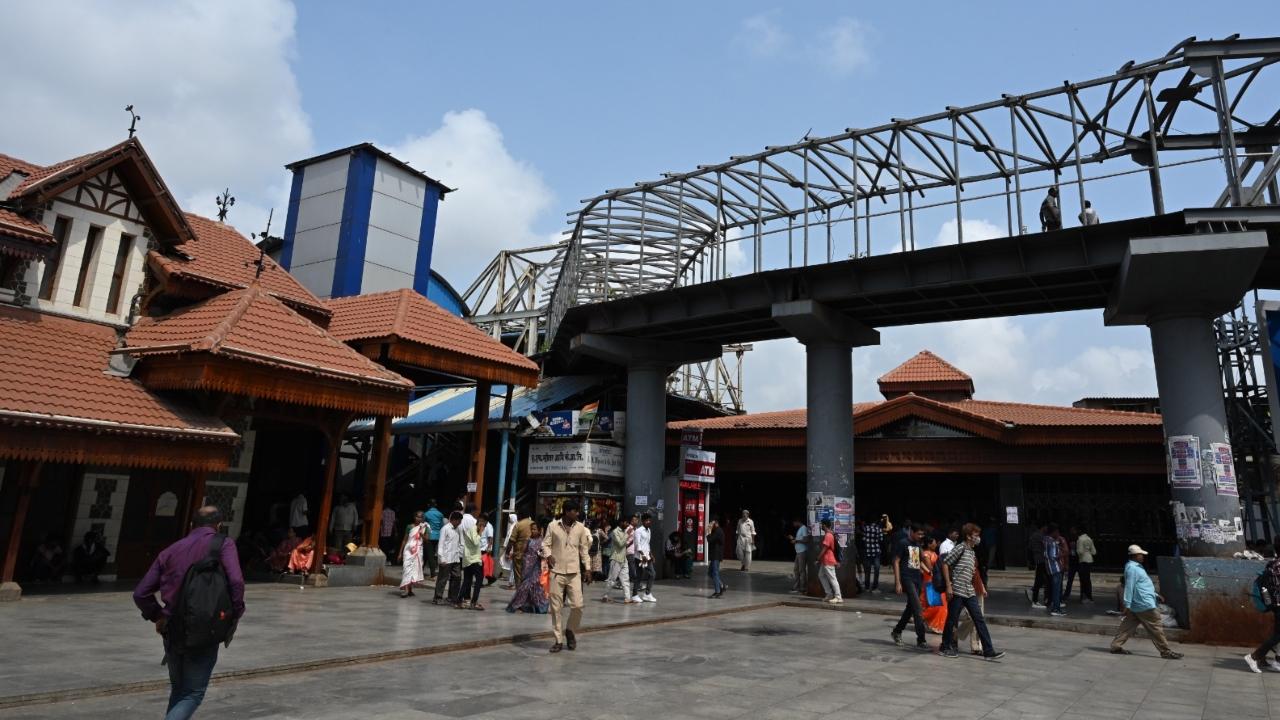 Over six months ago, a sizable section of the skywalk was demolished to make room for Metro line 2B (DN Nagar to Mandale)