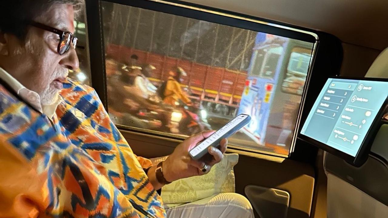 Amitabh Bachchan admits losing track of time on social media, fans find it highly relatable